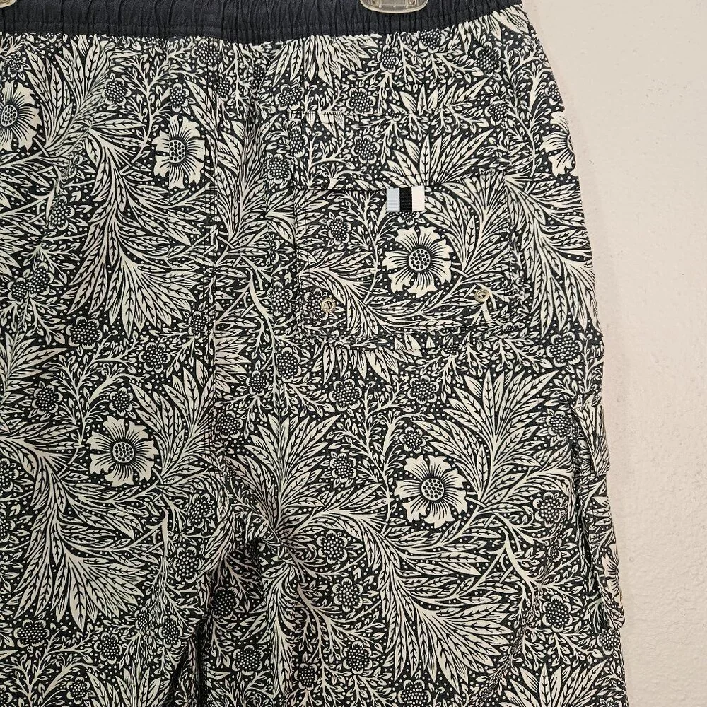 Cremieux Men's Cargo Style Floral Print Beachwear Swim Trunks Size M/M